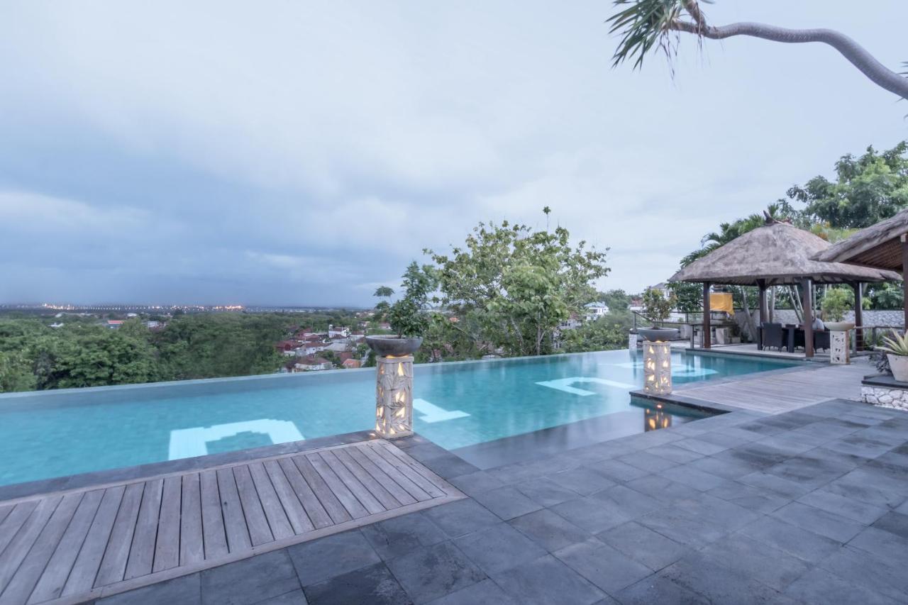 Villa Hening Jimbaran Esterno foto